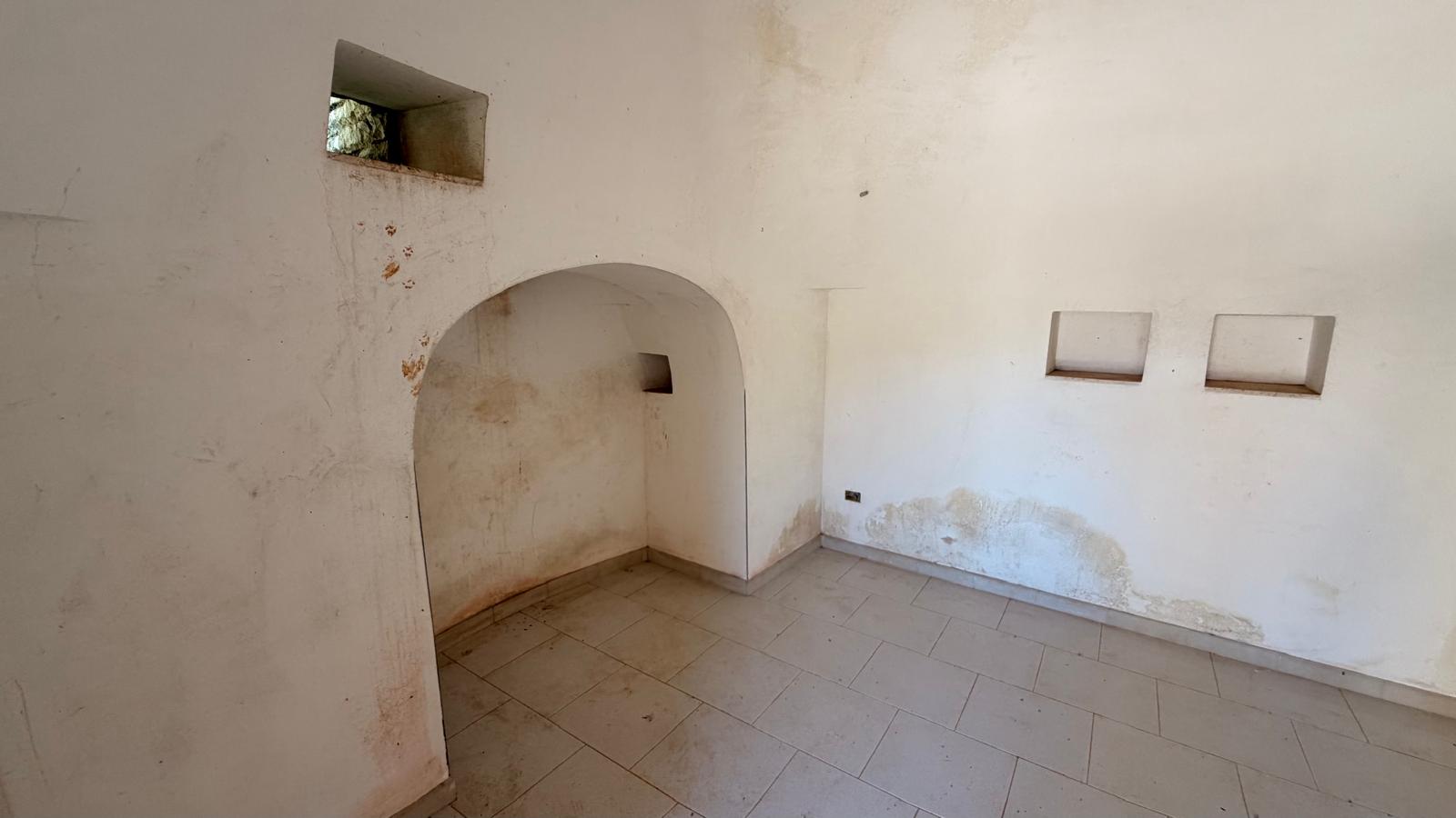 Piccola Villetta In Zona Abitata, 2 Vani e Acc, Trullo, Deposito.